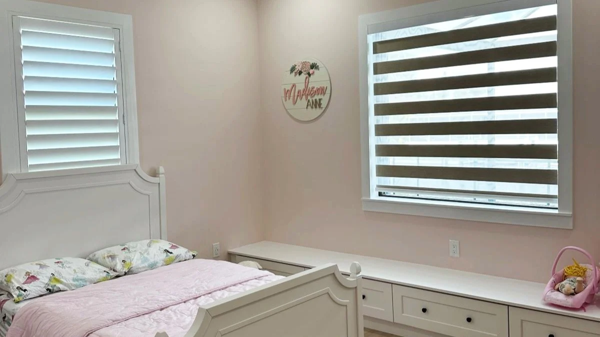 Motor-ready layered shade complementing a modern Estero interior