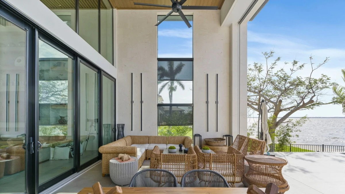 Remote-controlled shades supporting easy daily operation
