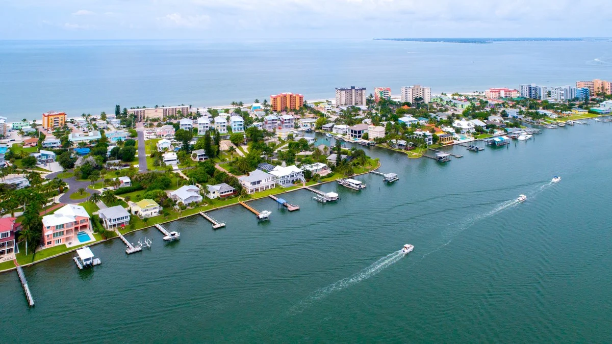 Naples Pier and Gulf setting considered during glare and privacy planning